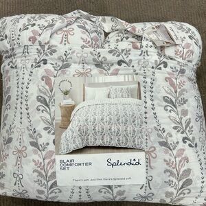 NWT Splendid ultra soft Comforter 3pcs Set twin size